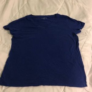 V-neck t-shirt